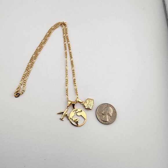 Chic and Timeless: 18k Gold Filled Three-Pendant Necklace – Brazilian Crafted - Picture 7 of 9